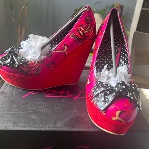 Iron fist Love Me Now Wedge Red Anchors Roses Sz 5